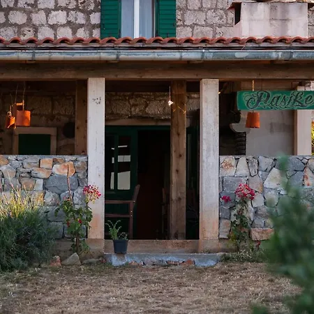 Holiday home Secluded Holiday House Okljucna, Vis - 15283